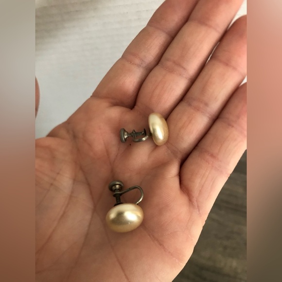 Vtg Faux Pearl Screw Back Earrings - Picture 5 of 9